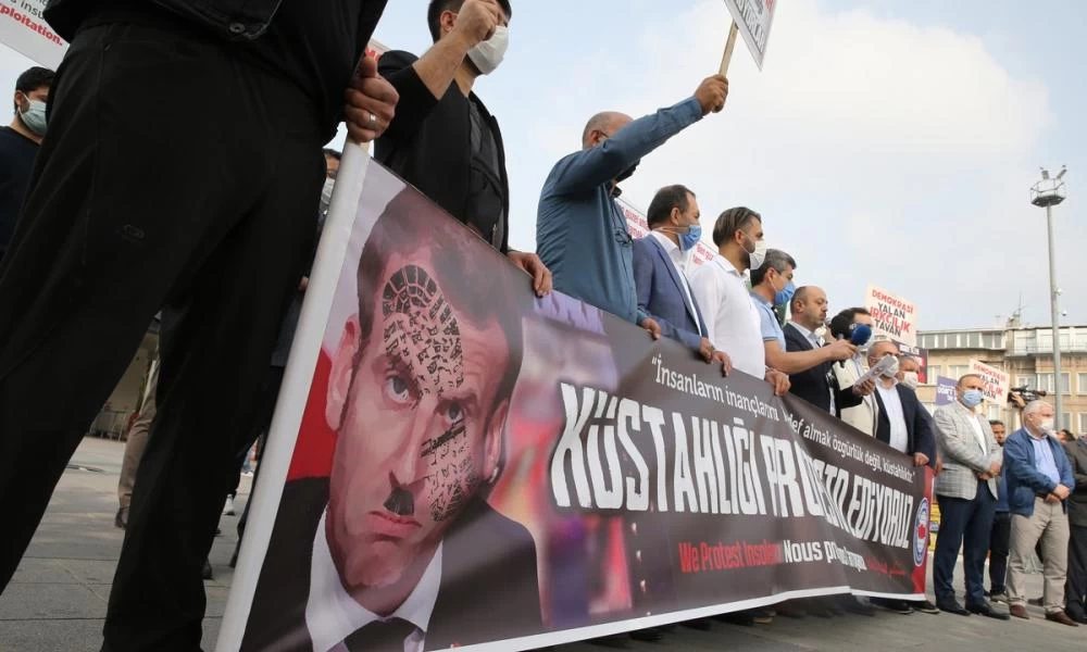 Τα τρία βασικά λάθη του Μακρόν στην μάχη με το Ισλάμ